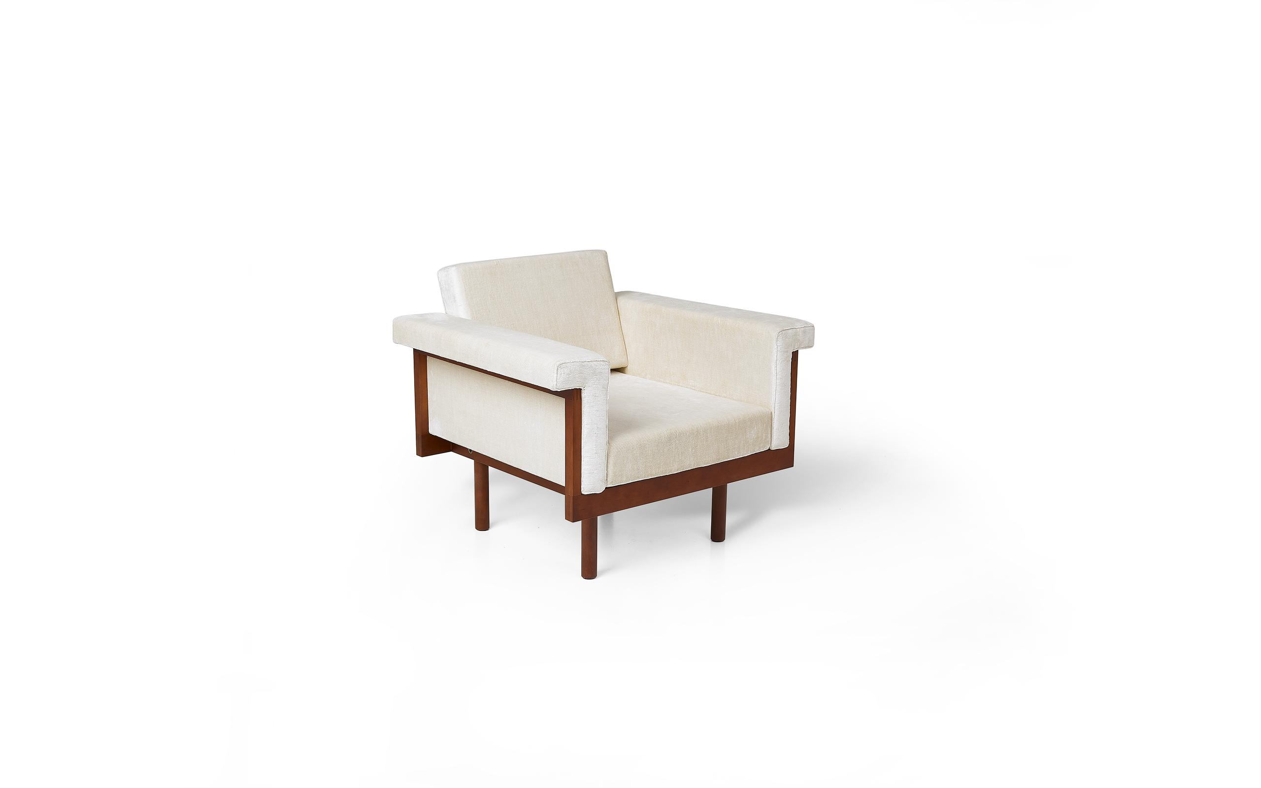 Naeko armchair Kazuhide Takahama Paradisoterrestre
