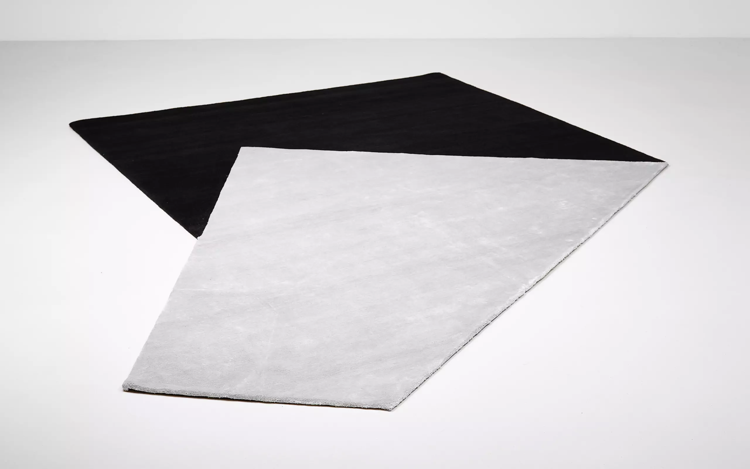 The Other Side carpet 2 by Pierre Gonalons | Paradisoterrestre