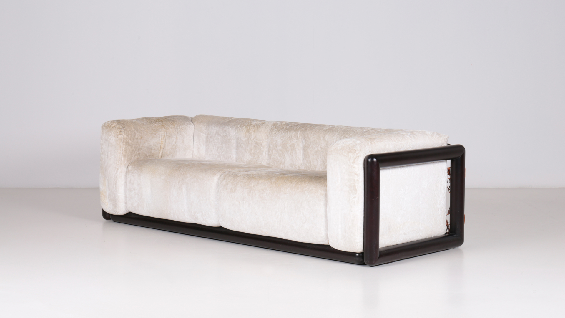 Cornaro 220 sofa by Carlo Scarpa | Paradisoterrestre