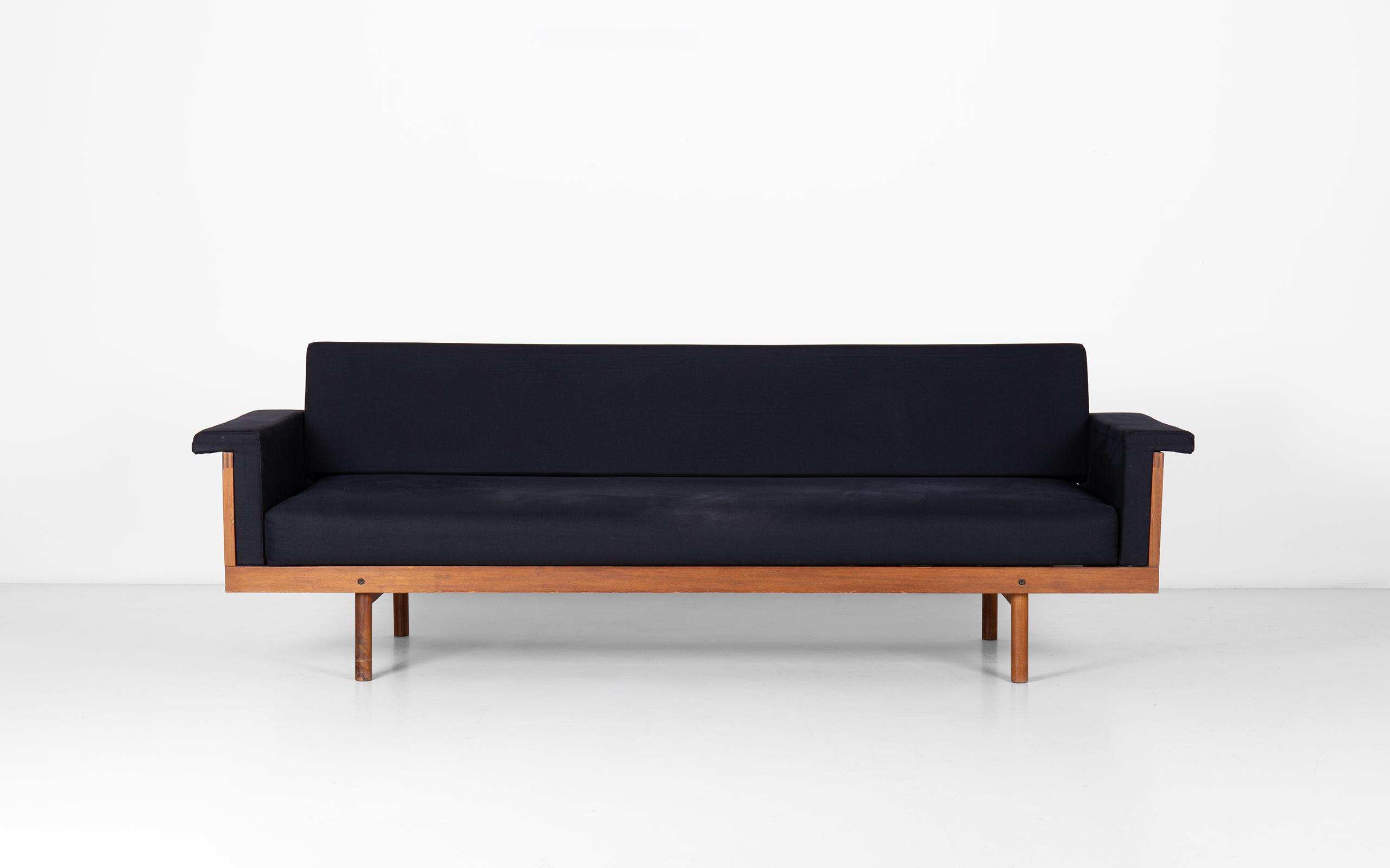 Naeko sofa Kazuhide Takahama